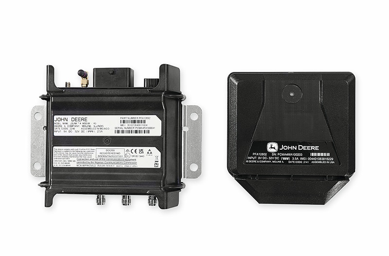 Non-John Deere tractor with John Deere StarFire Receiver fertilising a field