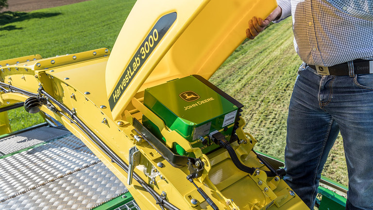 HarvestLab 3000 Action Shot - Rear Right View