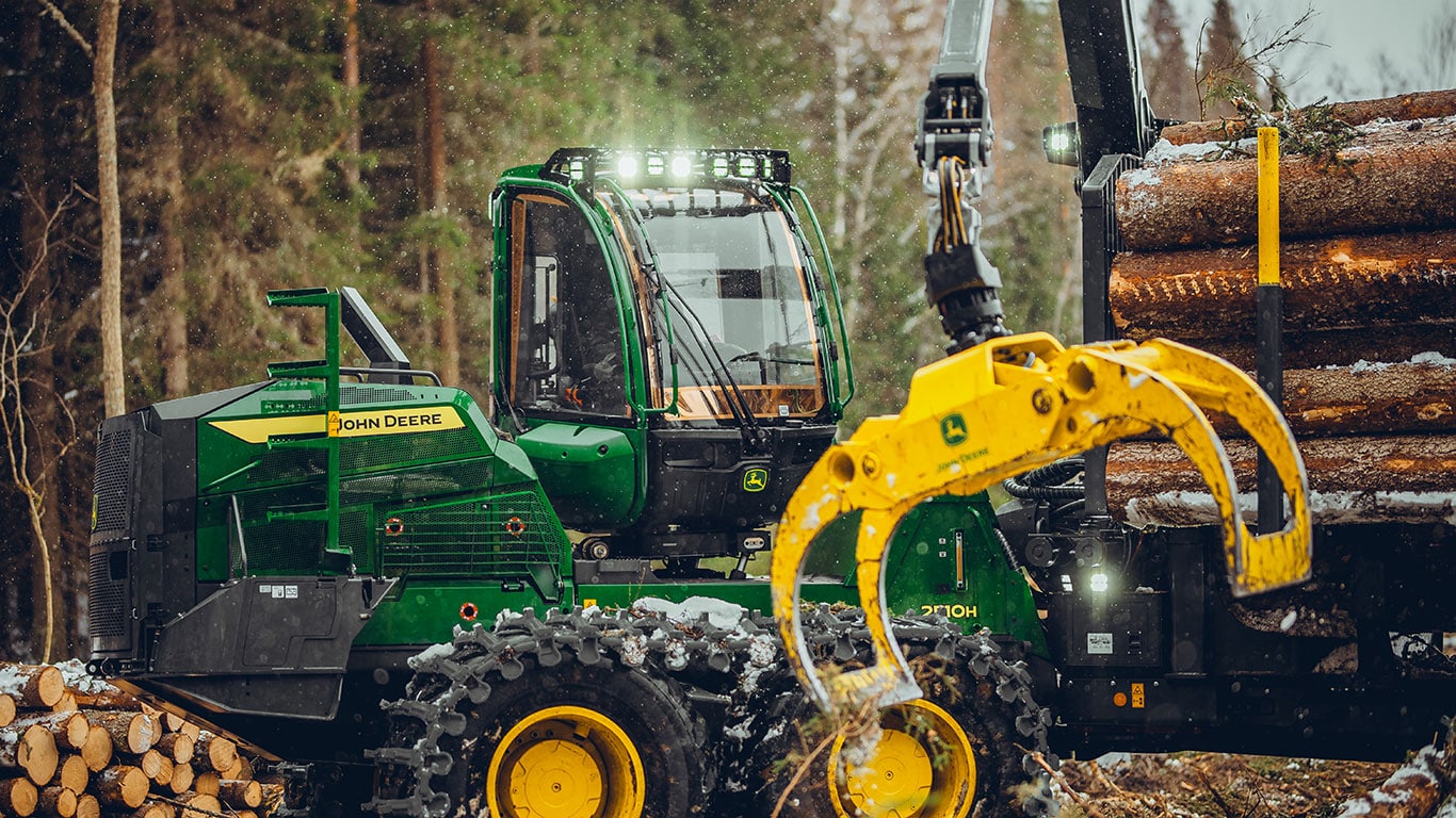 2510H forwarder in the forest
