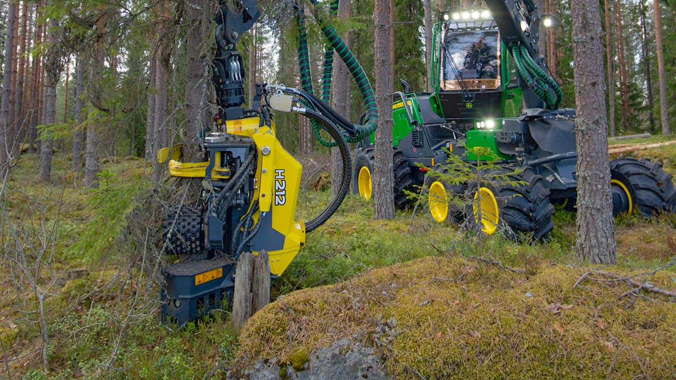 Harvester Head H212 at work