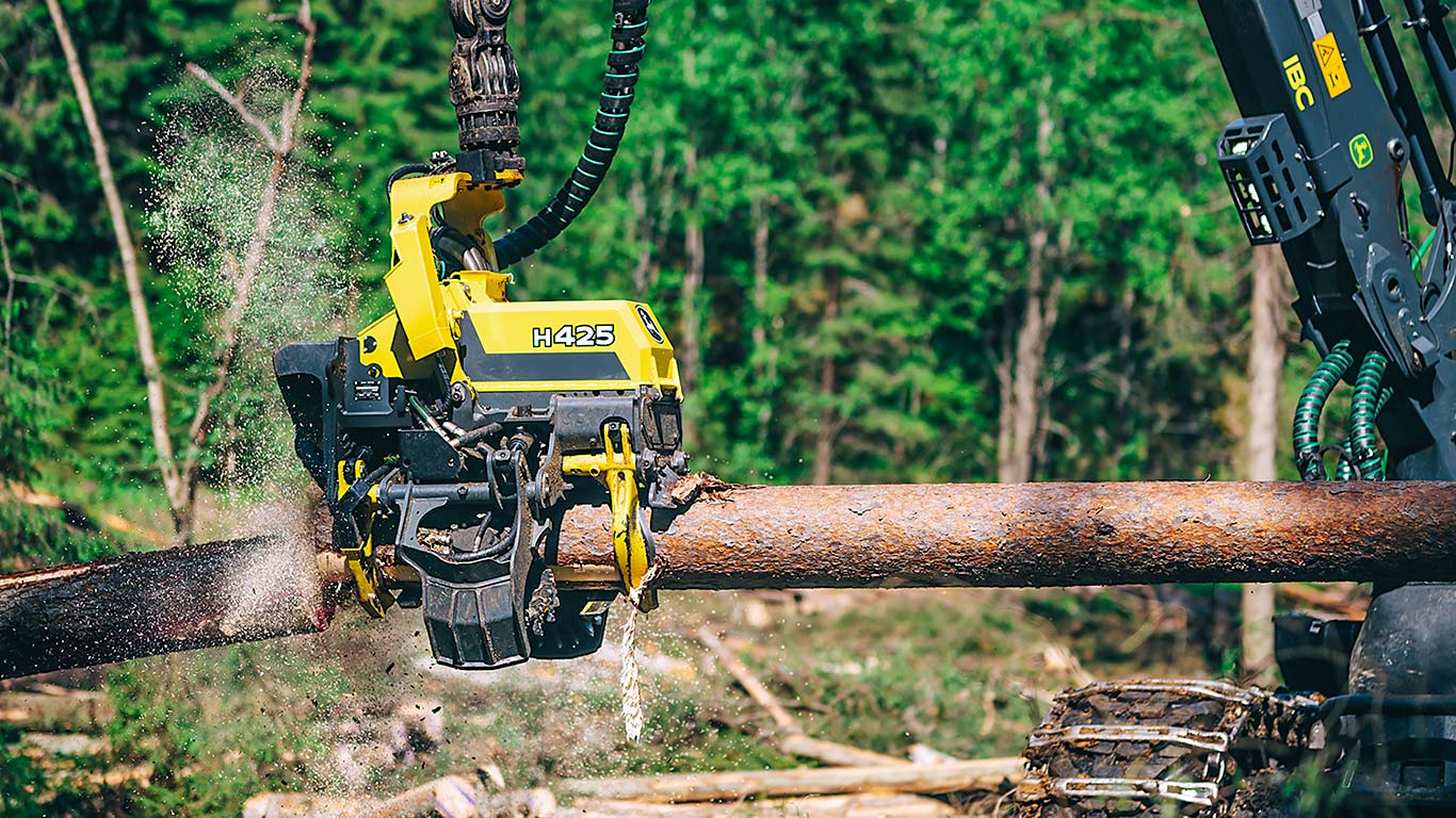 John Deere H425 harvester head